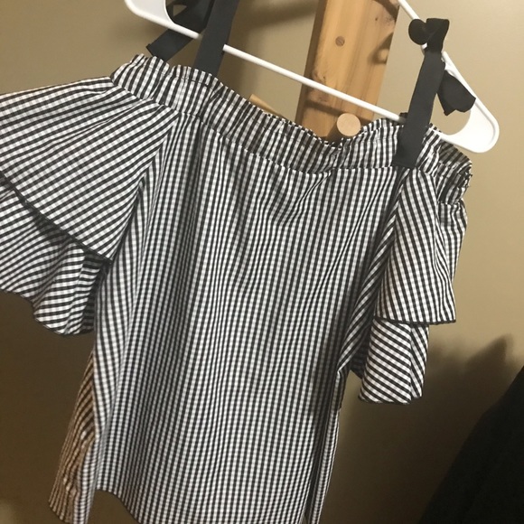 Off the shoulder black and white top - Picture 2 of 3